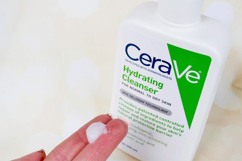 Cerave Hydrating Cleanser chứa thành phần dưỡng ẩm, giúp da sạch, không gây khô căng