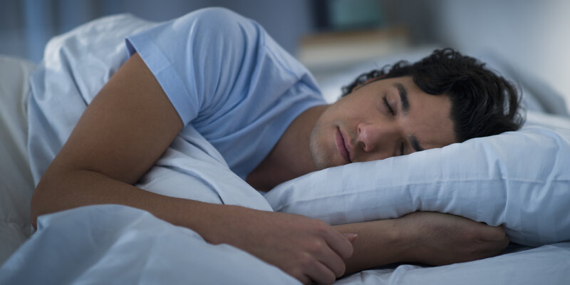 Vệ sinh giường nệm sạch sẽ tránh mụn mọc ở cằm nam giới