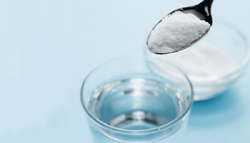 Những tạp chất lẫn trong muối ăn tự pha sẽ rất nguy hiểm khi dùng để vệ sinh cậu nhỏ